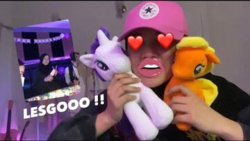 UNBOXINGG BIRTHDAY PRESENT !! SAYANG SEMUAA ❤️